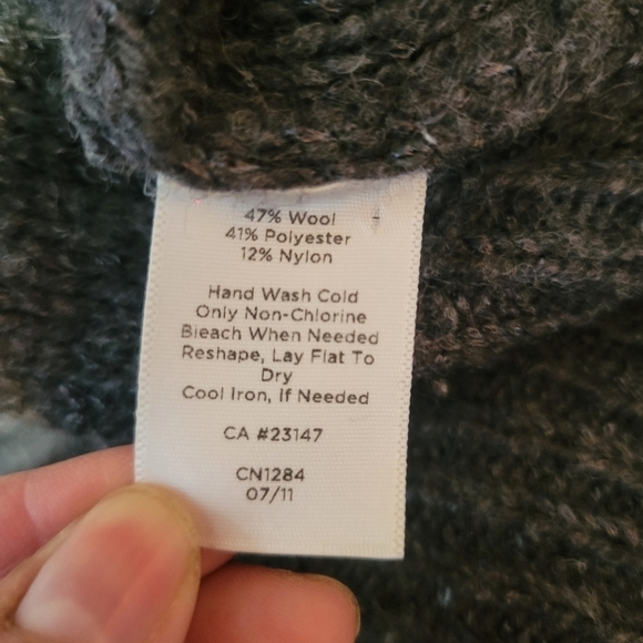 Talbots size sp wool blend short sleeves cardigan w/sequins - Picture 5 of 5